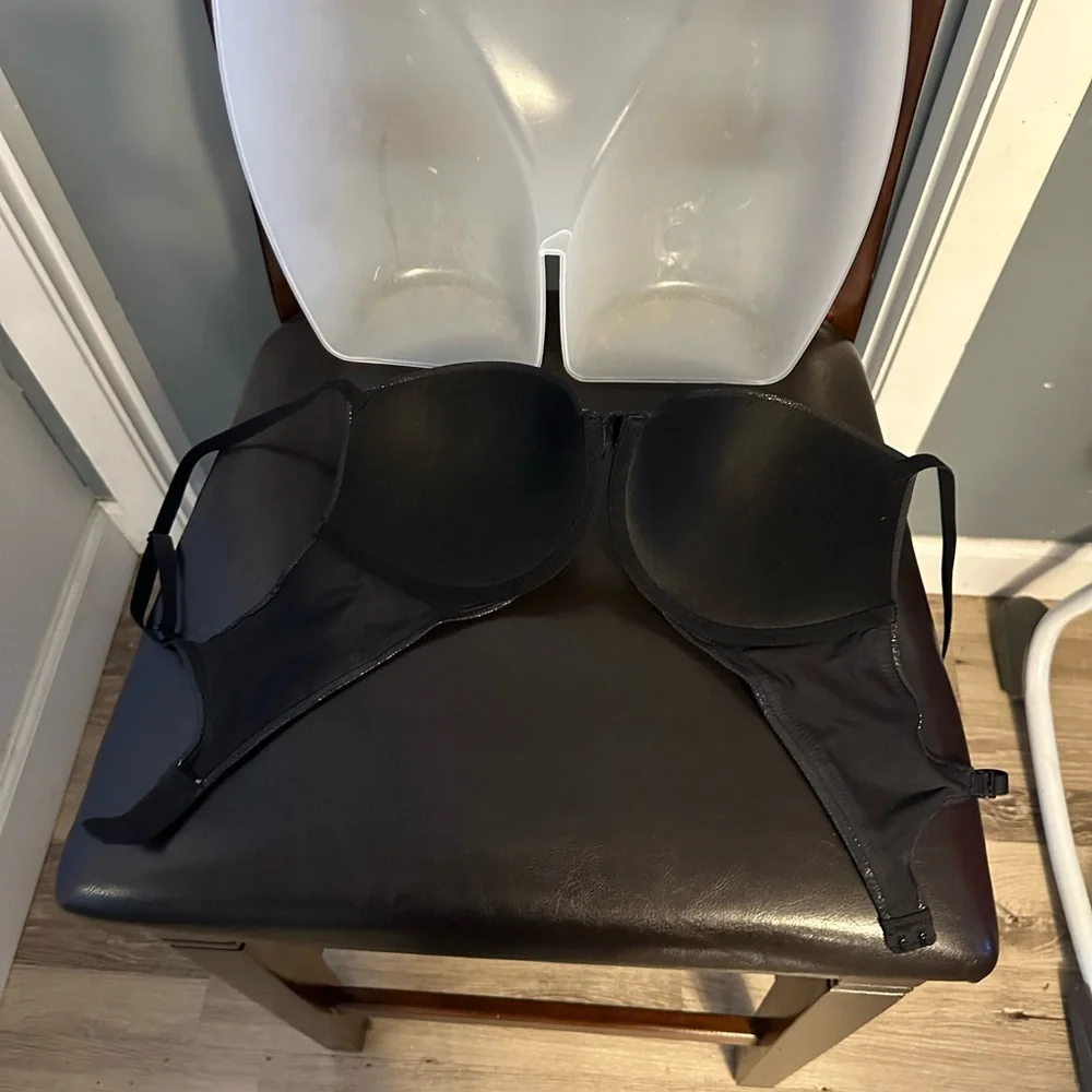 Victoria secret 32DD front closure
